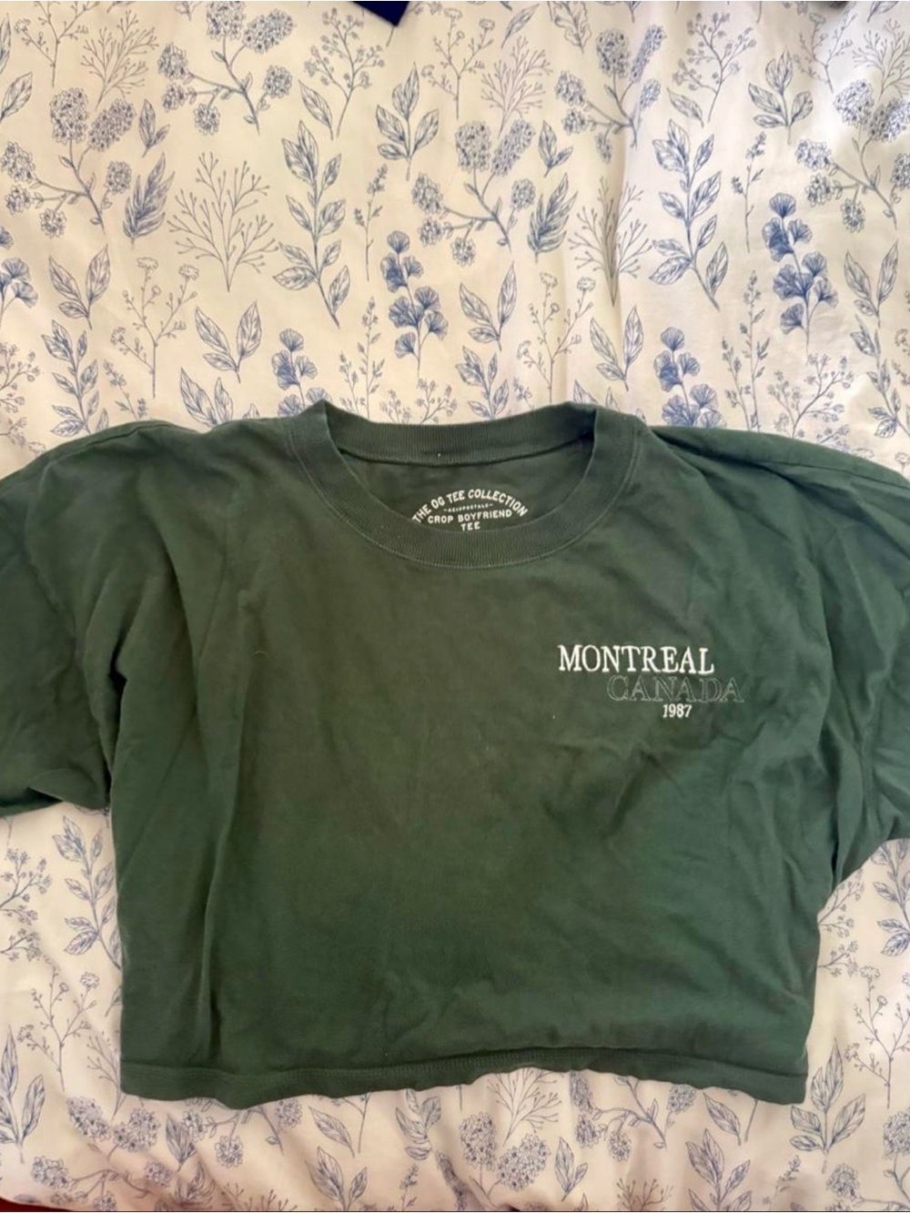 Aeropostale Dark Green "Montreal Canada 1987" Crop Boyfriend Tee Size Large